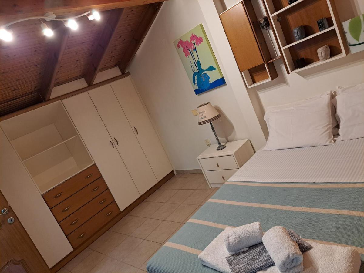 Appartamento Attic Nea Moudania Esterno foto