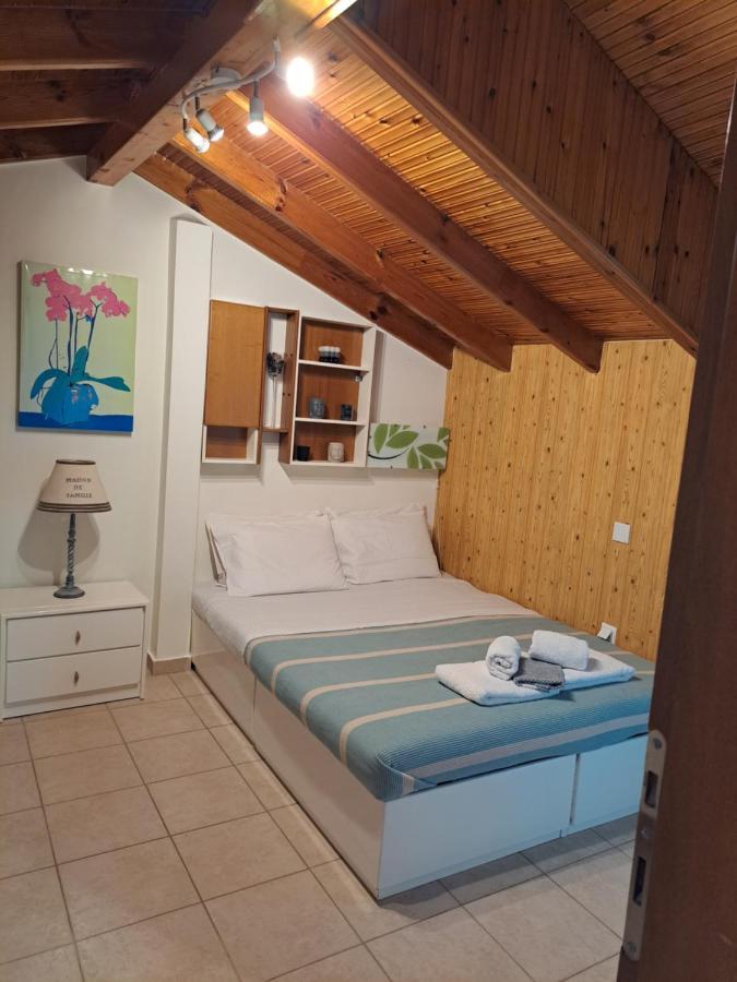 Appartamento Attic Nea Moudania Esterno foto